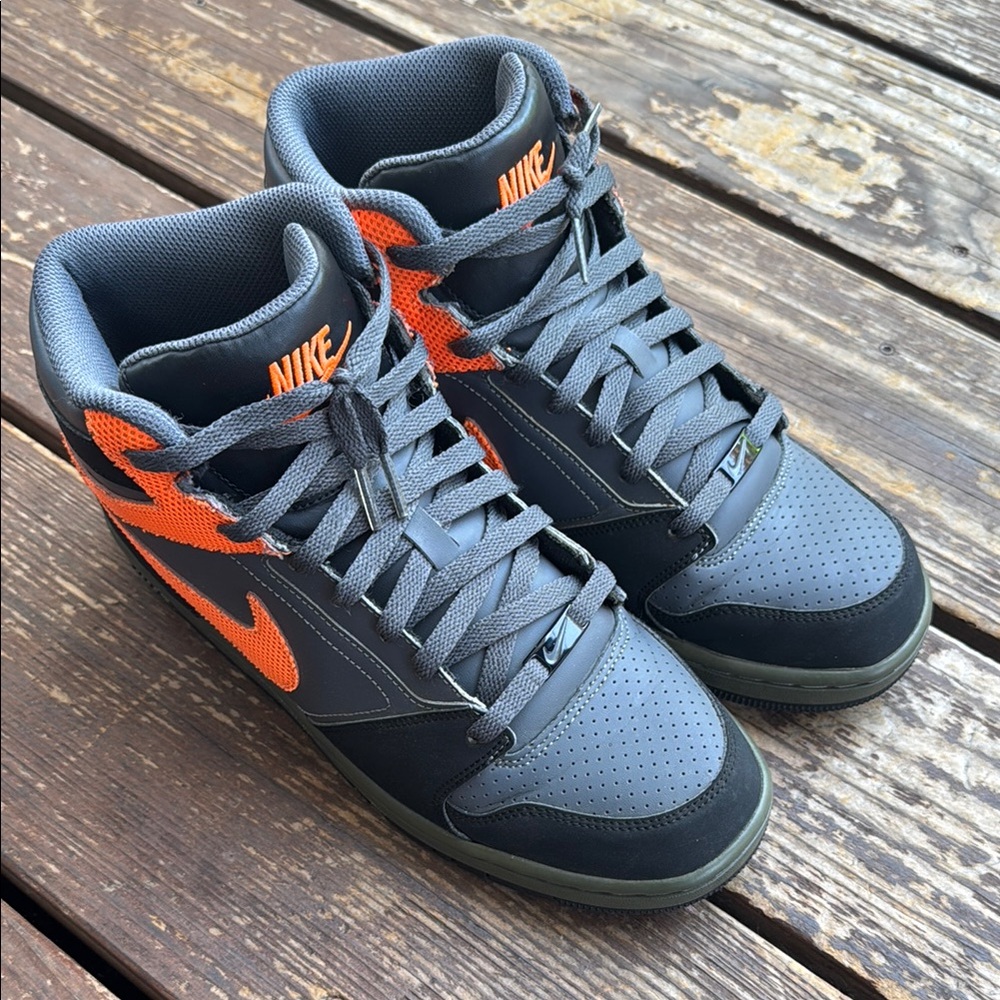 Nike High-Top sneakers in Gray and Orange